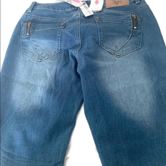 Jeans Colony Skinny Flair Low Waisted Jeans - New with tags #9 - Picture 2 of 5